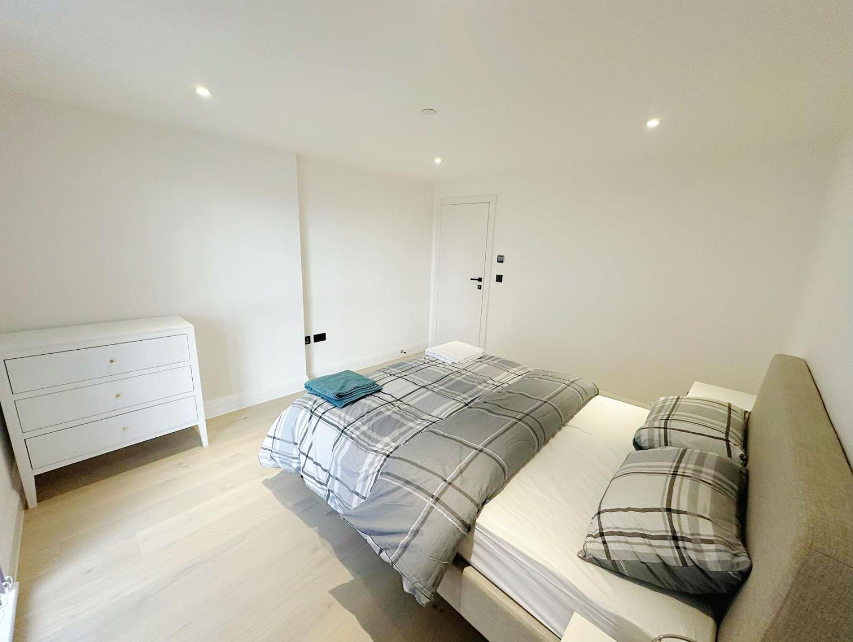 Luxury Modern Flat Near Center Leilighet London Eksteriør bilde