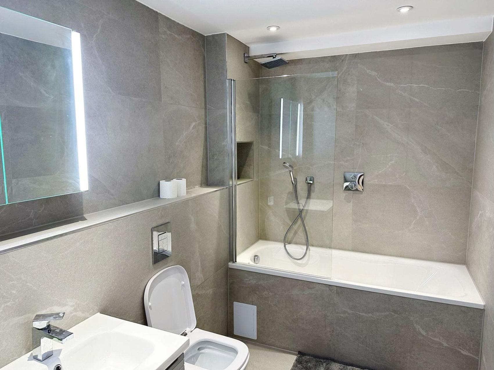Luxury Modern Flat Near Center Leilighet London Eksteriør bilde