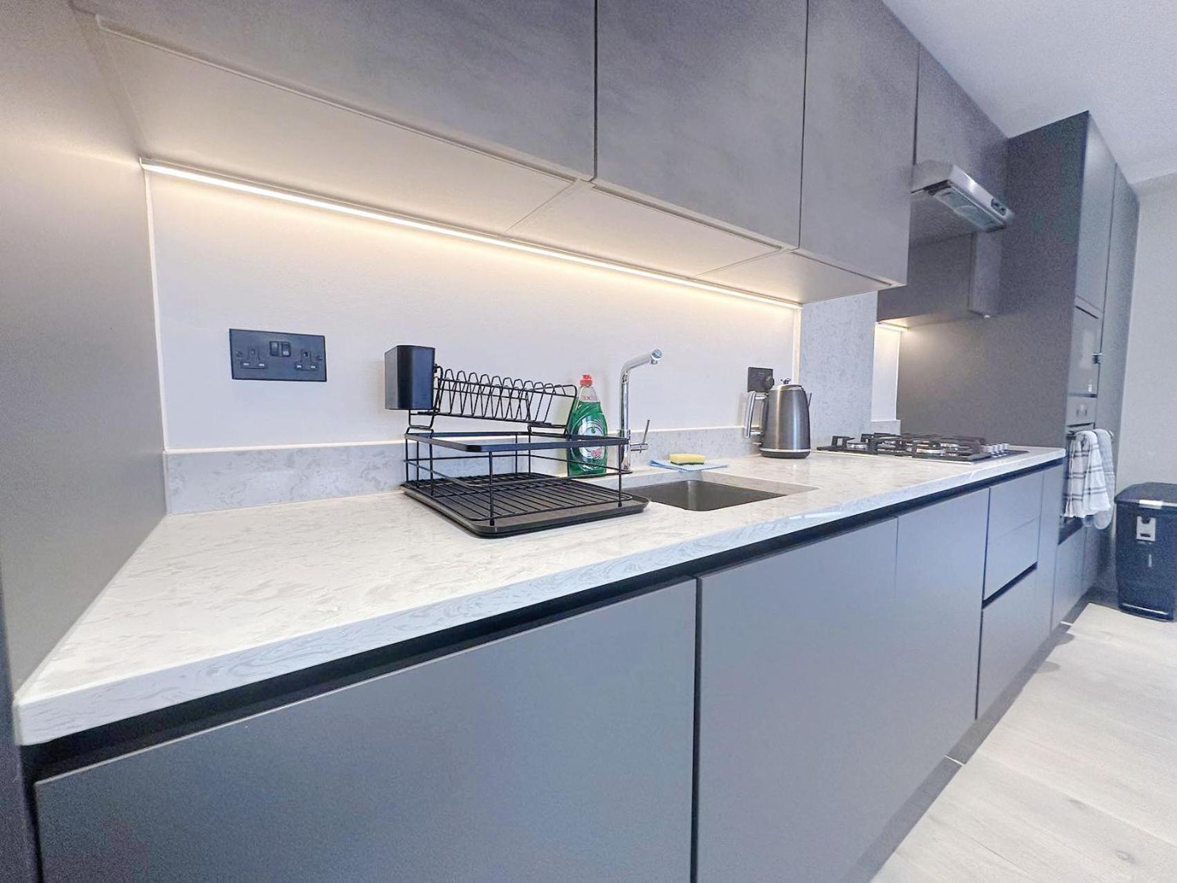 Luxury Modern Flat Near Center Leilighet London Eksteriør bilde