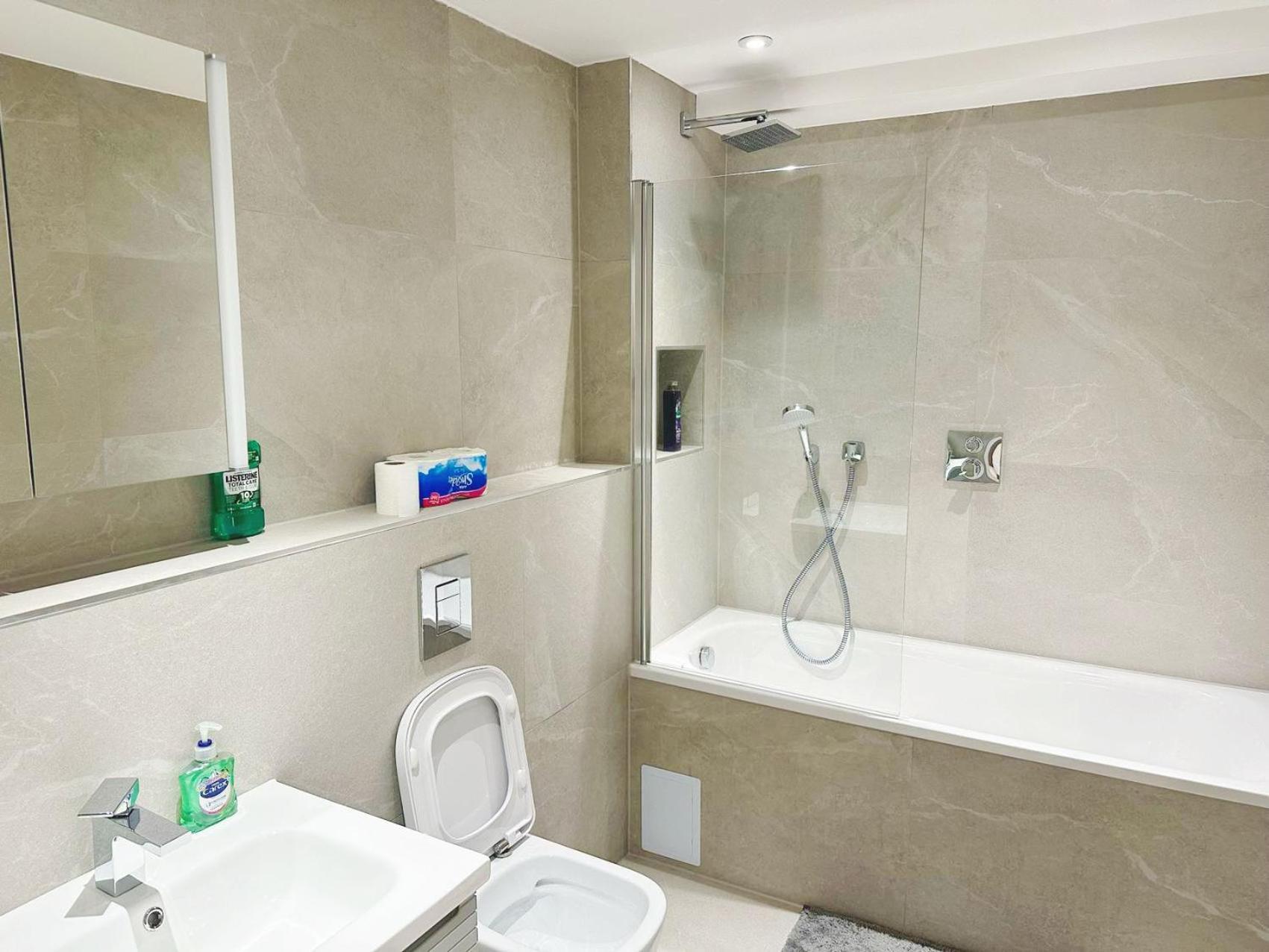 Luxury Modern Flat Near Center Leilighet London Eksteriør bilde