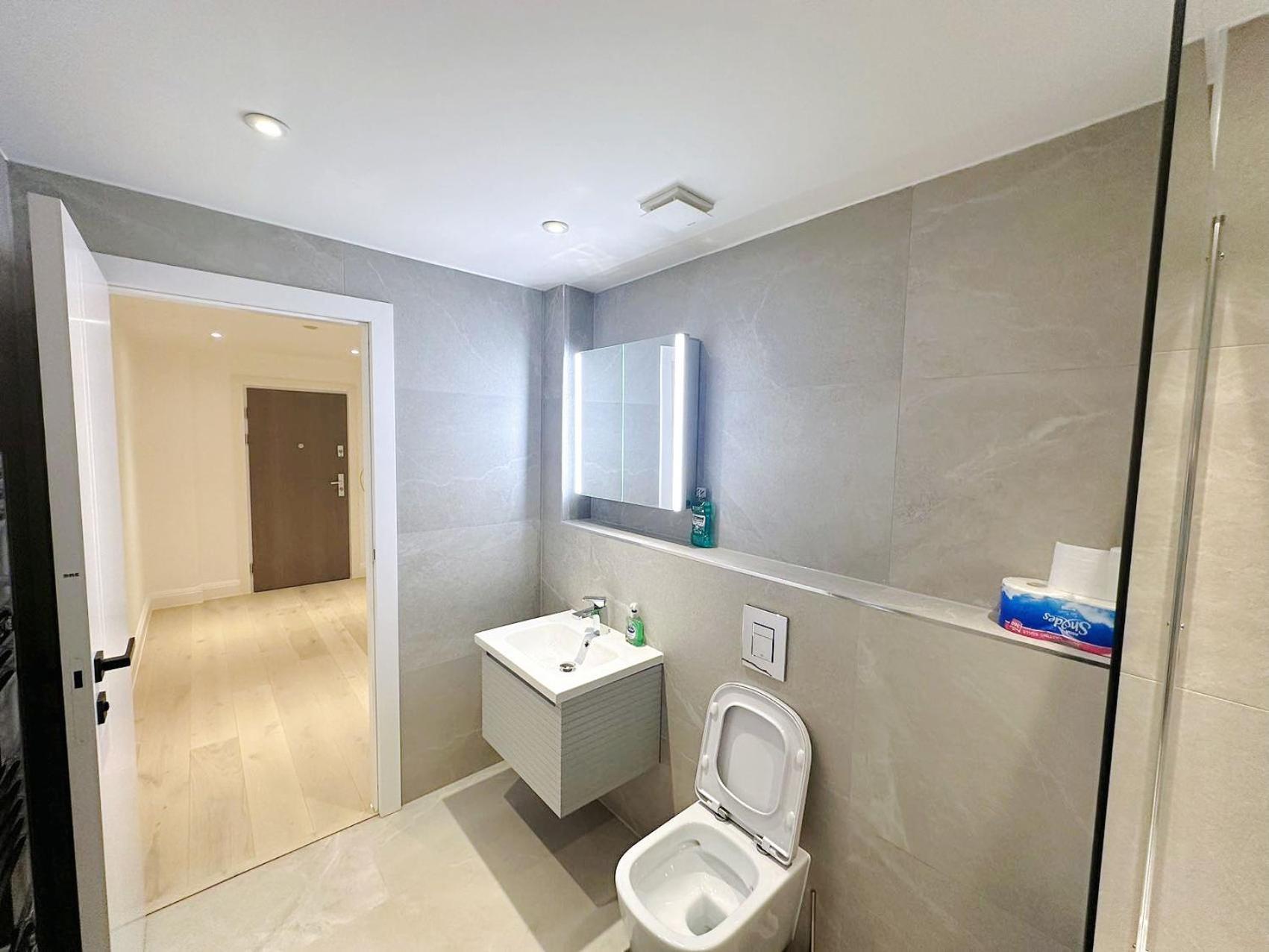 Luxury Modern Flat Near Center Leilighet London Eksteriør bilde